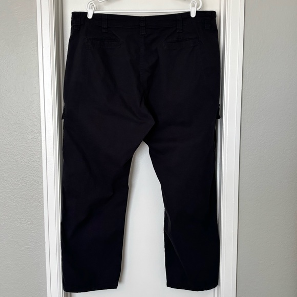 Wrangler • Premium Relaxed Fit Flex Black Cargo Pants, Men's Size 42 x 30 - Picture 3 of 16